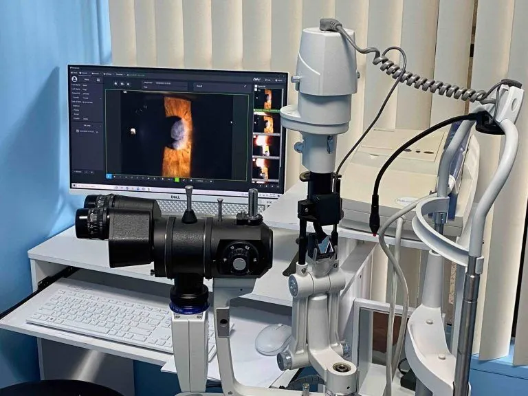 Eye imaging station with a slit lamp and monitor in a KVI exam room