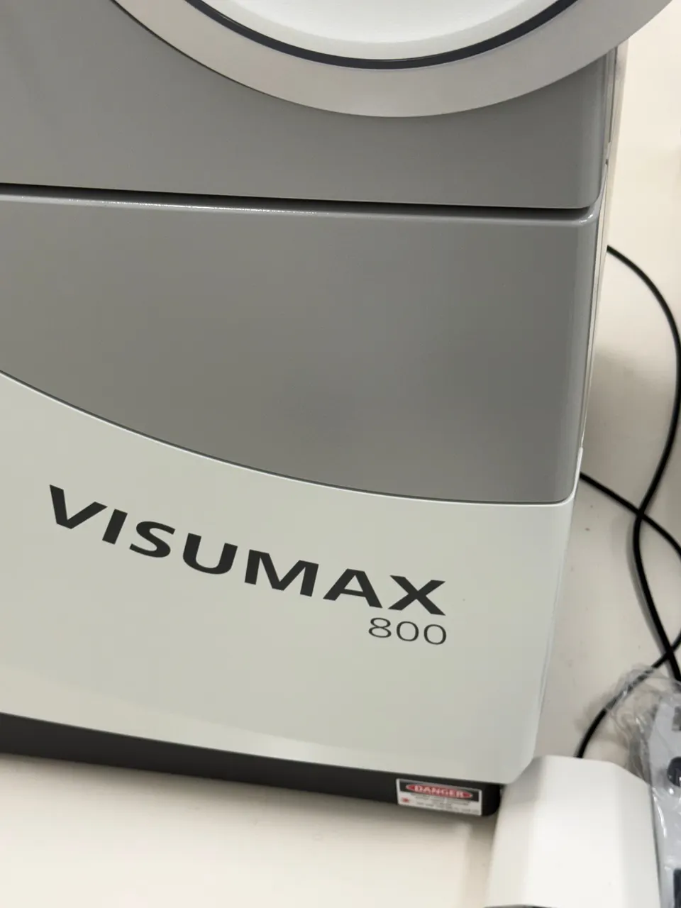 ZEISS VISUMAX 800 laser, close-up of the model badge